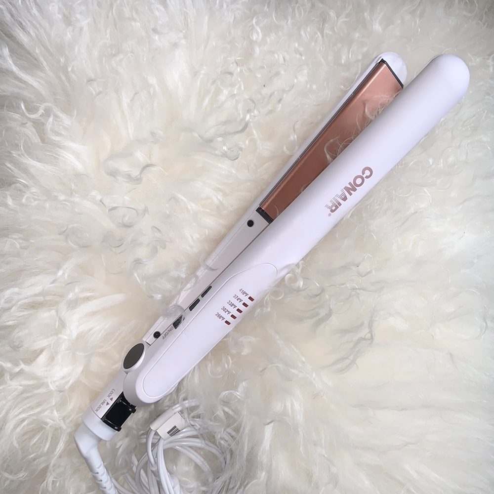 White ConAir straightener USED ONE TIME
